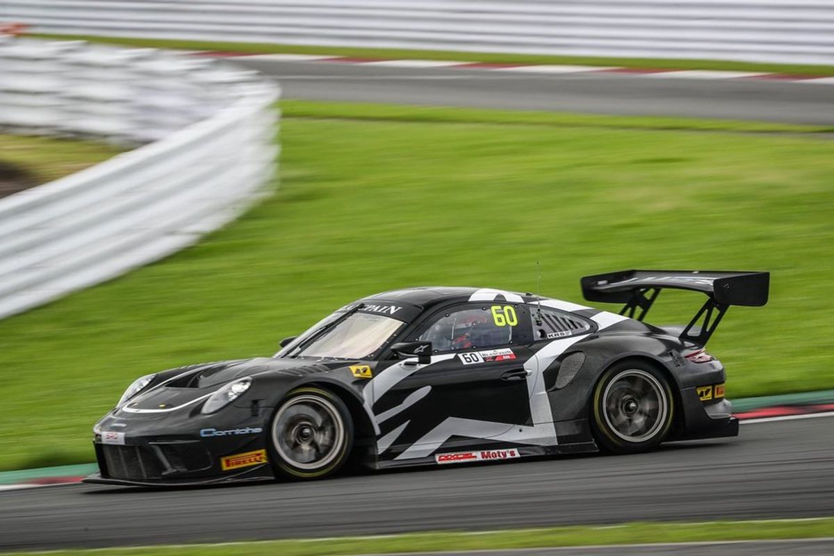 Four Porsche teams contest Suzuka 10hr race